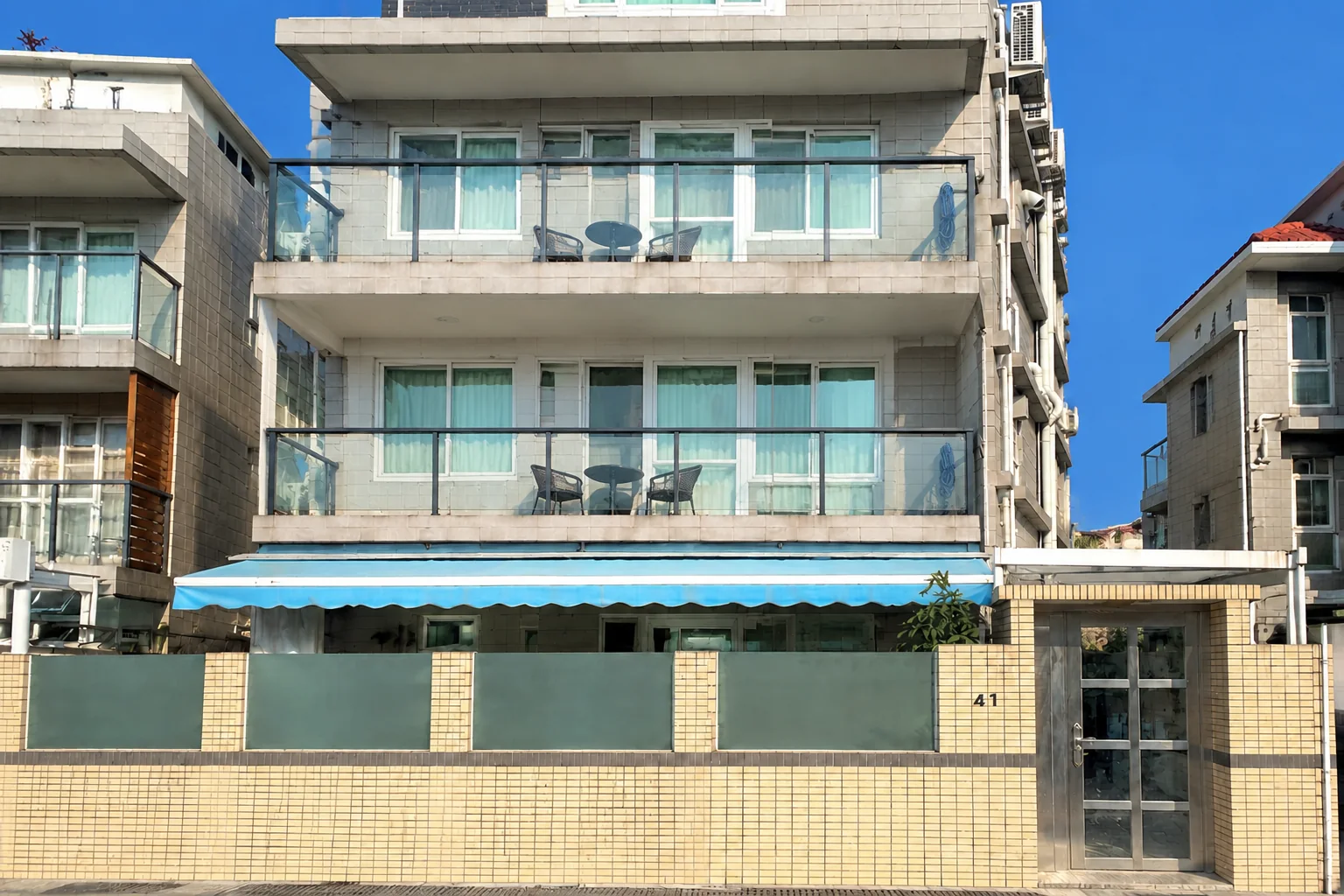 村屋（丁屋）露台圍封工程 圍封前