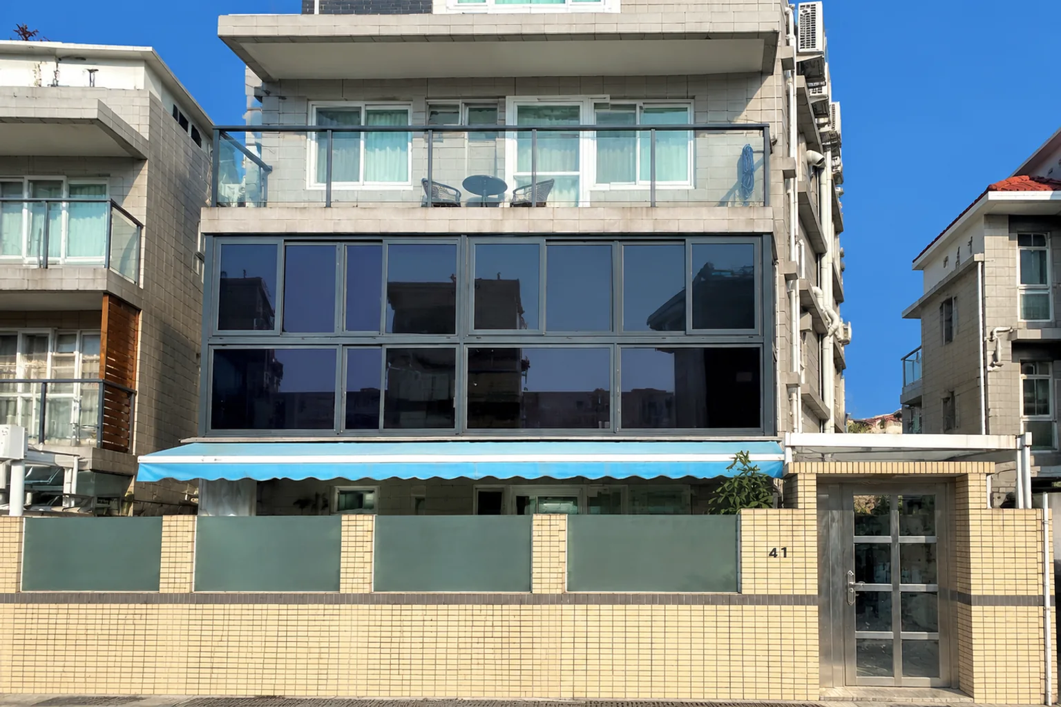 村屋（丁屋）露台圍封工程