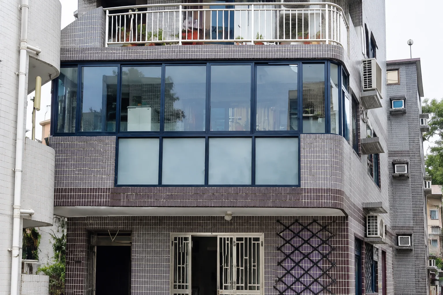 村屋（丁屋）露台圍封工程 完工後